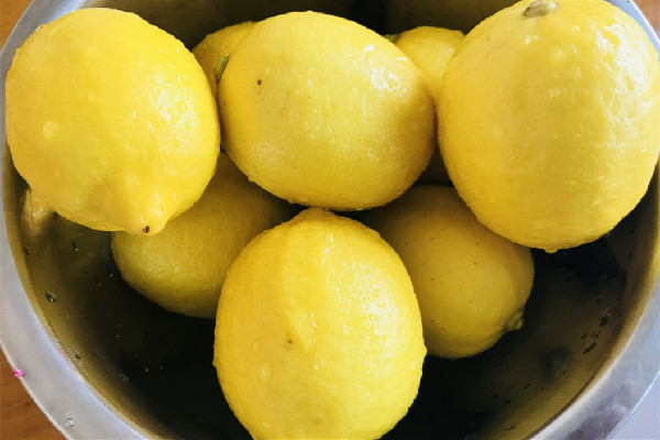 檸檬和梨子可以一起煮水喝嗎 檸檬怎么切薄片竅門 檸檬和梨子可以一起煮水喝嗎 檸檬怎么切薄片竅門