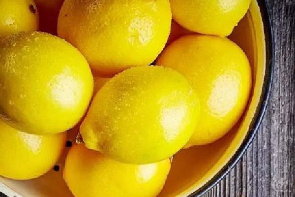 檸檬有提神醒腦的作用嗎 檸檬適合什么體質(zhì)的人喝 檸檬有提神醒腦的作用嗎 檸檬適合什么體質(zhì)的人喝