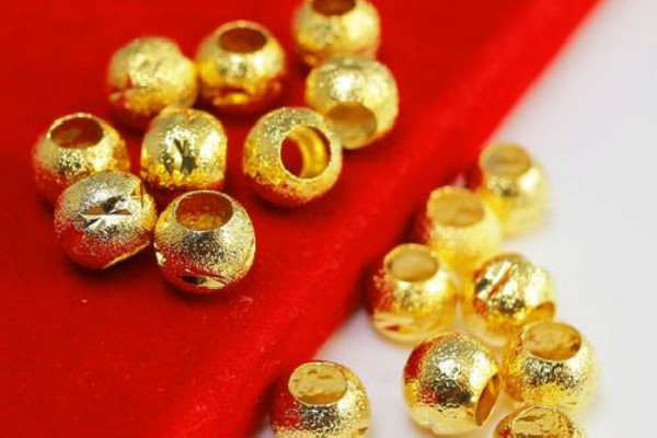 黃金轉(zhuǎn)運珠戴在哪個手比較好 黃金轉(zhuǎn)運珠戴右手好嗎 黃金轉(zhuǎn)運珠戴在哪個手比較好 黃金轉(zhuǎn)運珠戴右手好嗎