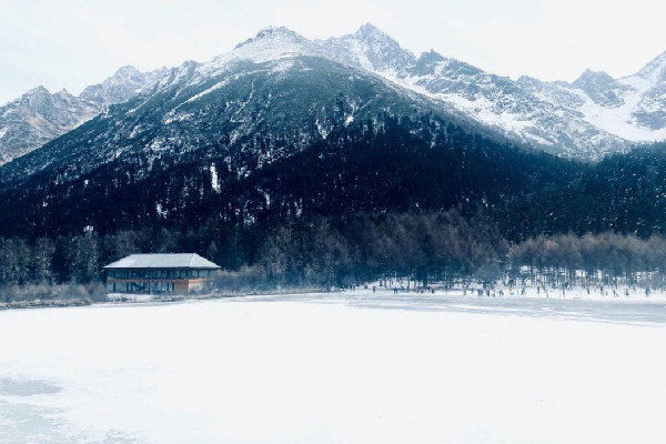 母子賞雪被困找到時2歲娃已失溫 帶寶寶去看雪需要準備哪些