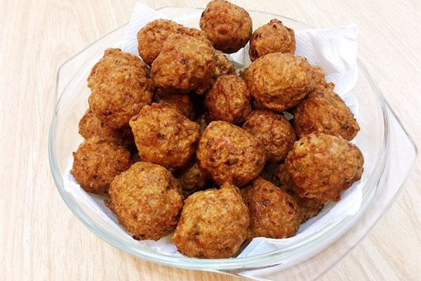 炸肉丸用哪個部位的肉 炸肉丸用前腿肉還是后腿肉 炸肉丸用哪個部位的肉 炸肉丸用前腿肉還是后腿肉