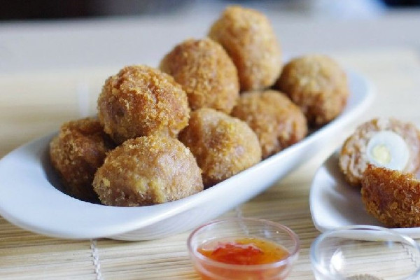 炸肉丸一斤肉多少粉 炸肉丸淀粉放多了怎么辦 炸肉丸一斤肉多少粉 炸肉丸淀粉放多了怎么辦