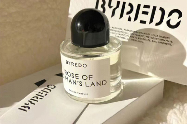 無人區(qū)玫瑰可以留香多久 無人區(qū)玫瑰適合什么樣的女生 無人區(qū)玫瑰可以留香多久 無人區(qū)玫瑰適合什么樣的女生