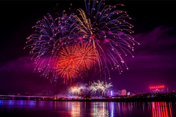 專家回應(yīng)燃放煙花爆竹能消滅病毒 煙花是用什么材料做的