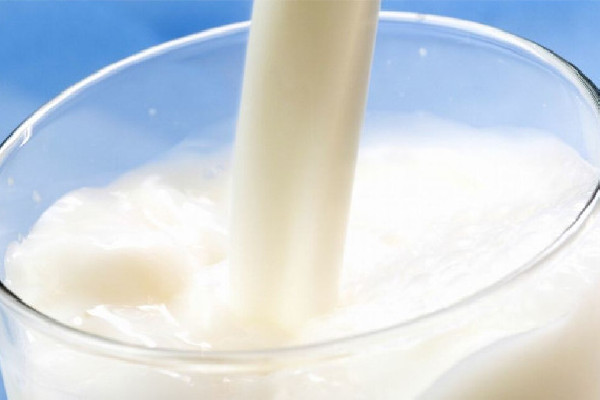 全脂牛奶適合小孩子嗎 全脂牛奶多大寶寶可以喝 全脂牛奶適合小孩子嗎 全脂牛奶多大寶寶可以喝