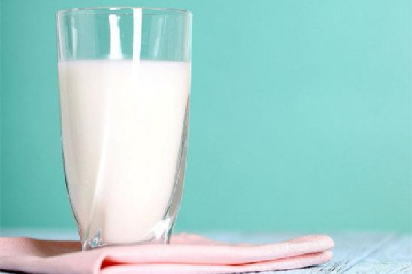 全脂牛奶要加熱喝嗎 全脂牛奶加熱后會(huì)損失蛋白質(zhì)嗎 全脂牛奶要加熱喝嗎 全脂牛奶加熱后會(huì)損失蛋白質(zhì)嗎