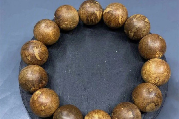 沉香手串對(duì)人體有什么好處 沉香手串有什么寓意 沉香手串對(duì)人體有什么好處 沉香手串有什么寓意