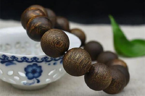 沉香手串一般多少顆珠子 沉香手串戴在哪個手上 沉香手串一般多少顆珠子 沉香手串戴在哪個手上