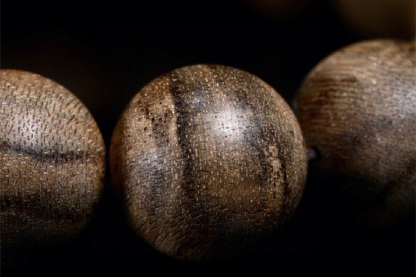 沉香手串和檀香手串哪個(gè)好 沉香手串和檀香手串的區(qū)別 沉香手串和檀香手串哪個(gè)好 沉香手串和檀香手串的區(qū)別