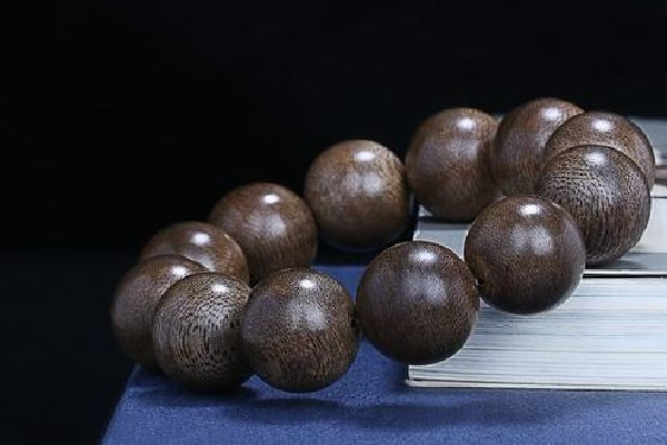 沉香手串怎么分辨真假 沉香手串怎么看品質(zhì) 沉香手串怎么分辨真假 沉香手串怎么看品質(zhì)