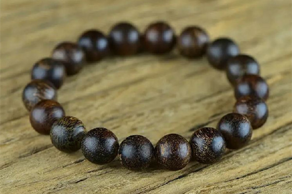 沉香手串顏色深的好還是淺的好 沉香手串顏色越黑越好嗎 沉香手串顏色深的好還是淺的好 沉香手串顏色越黑越好嗎