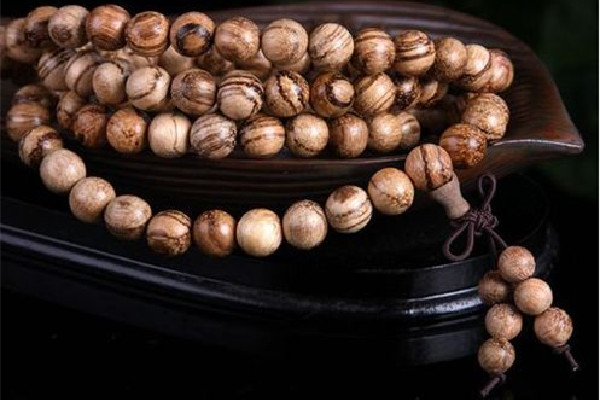 沉香手串佩戴十大禁忌 沉香手串適合什么人戴 沉香手串佩戴十大禁忌 沉香手串適合什么人戴