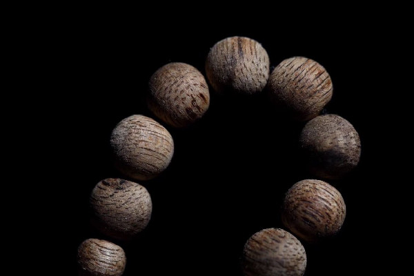 沉香手串顏色深的好還是淺的好 沉香手串顏色越黑越好嗎 沉香手串顏色深的好還是淺的好 沉香手串顏色越黑越好嗎