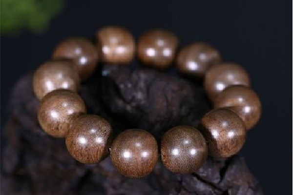 沉香手串和檀香手串哪個(gè)好 沉香手串和檀香手串的區(qū)別 沉香手串和檀香手串哪個(gè)好 沉香手串和檀香手串的區(qū)別