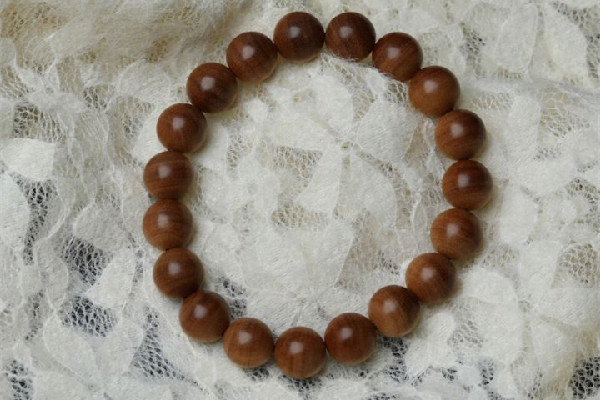 檀香手串怎么盤玩 檀香手串盤出來什么樣 檀香手串怎么盤玩 檀香手串盤出來什么樣