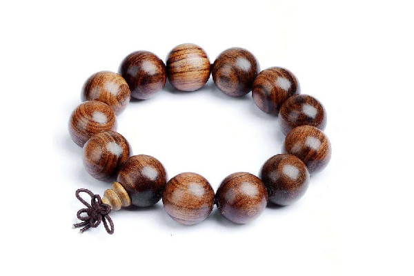 檀香手串怎么盤玩 檀香手串盤出來什么樣 檀香手串怎么盤玩 檀香手串盤出來什么樣