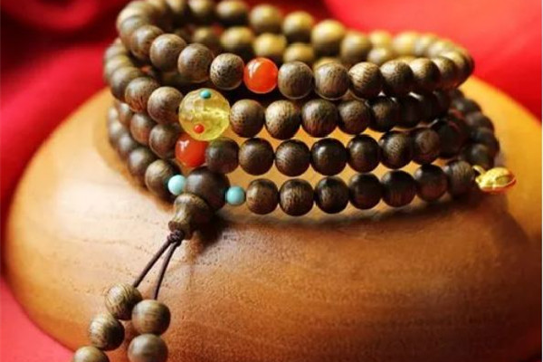 檀香手串如何鑒別 檀香手串有香味嗎 檀香手串如何鑒別 檀香手串有香味嗎