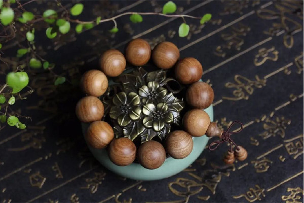 檀香手串有黑色的嗎 檀香手串顏色有幾種 檀香手串有黑色的嗎 檀香手串顏色有幾種