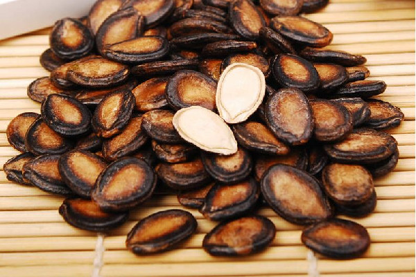 西瓜子和葵瓜子哪個熱量高 西瓜子和葵瓜子哪個更健康 西瓜子和葵瓜子哪個熱量高 西瓜子和葵瓜子哪個更健康