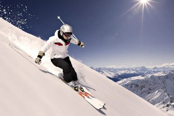 河北一雪場男子故意鏟倒女子 ?滑雪會受傷嗎 河北一雪場男子故意鏟倒女子 ?滑雪會受傷嗎