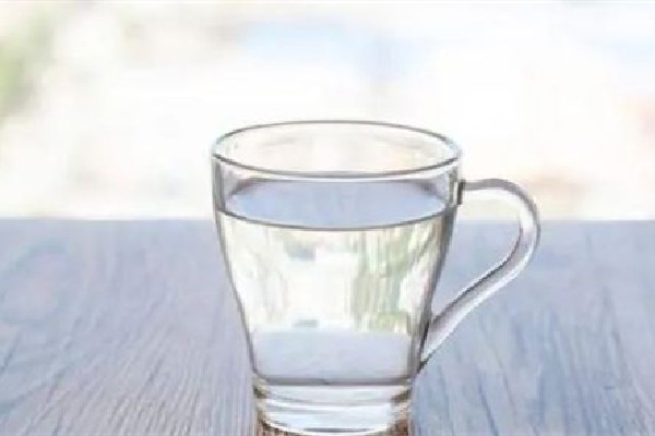 淡鹽水要什么時(shí)候喝比較好 淡鹽水可以空腹喝嗎 淡鹽水要什么時(shí)候喝比較好 淡鹽水可以空腹喝嗎