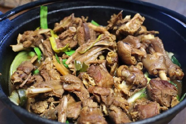 公司發(fā)大鵝當年貨員工:放公司很吵 大鵝怎么燉才好吃 公司發(fā)大鵝當年貨員工:放公司很吵 大鵝怎么燉才好吃