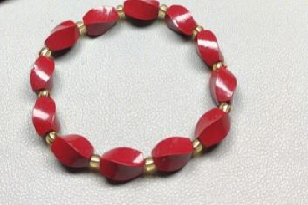 朱砂手串有什么寓意 朱砂手串適合什么人戴 朱砂手串有什么寓意 朱砂手串適合什么人戴