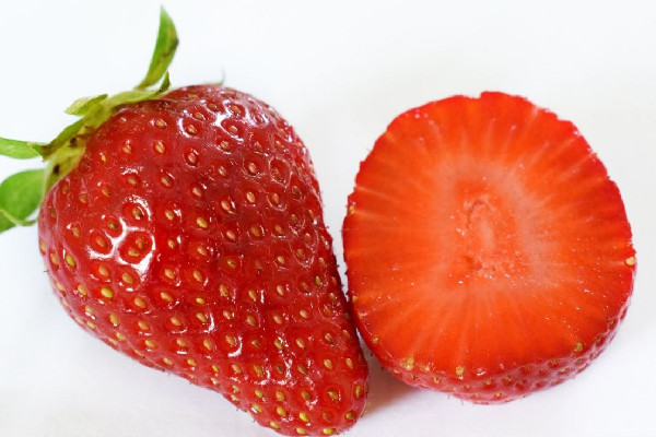 草莓吃多了有什么危害 草莓對胃有刺激嗎 草莓吃多了有什么危害 草莓對胃有刺激嗎