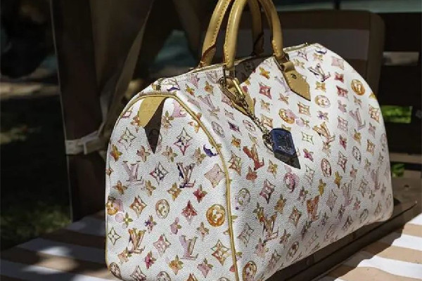 萬(wàn)元LV誤標(biāo)1599元被秒拍得物回應(yīng) LV是幾線奢侈品牌 萬(wàn)元LV誤標(biāo)1599元被秒拍得物回應(yīng) LV是幾線奢侈品牌