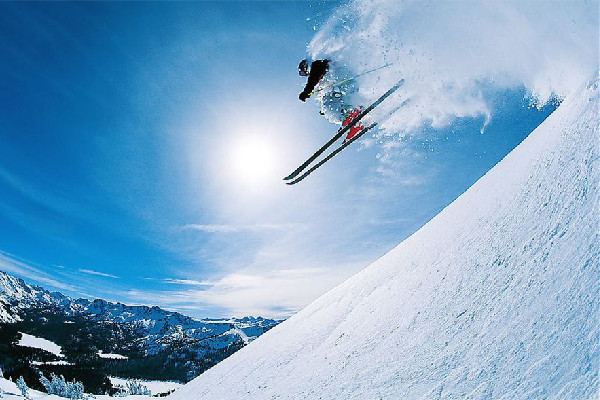 2萬元請(qǐng)的滑雪教練不會(huì)穿雪鞋 滑雪要學(xué)多久