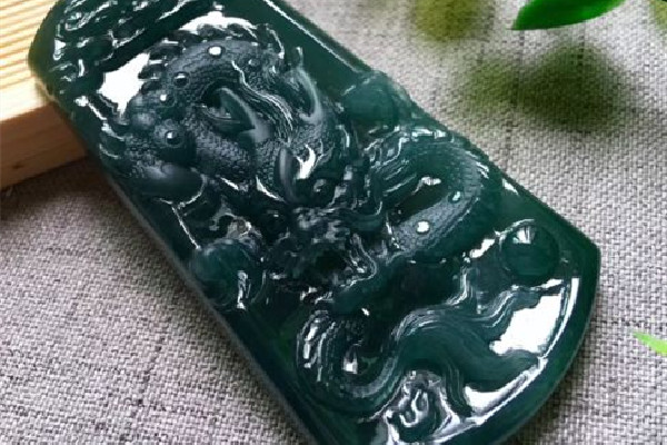 藍(lán)水翡翠有收藏價(jià)值嗎 藍(lán)水翡翠多少錢(qián)