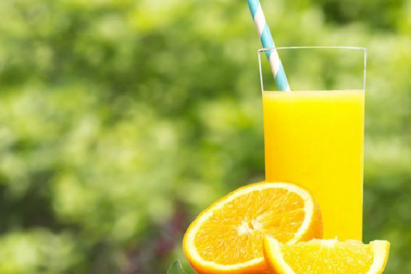 橙汁要放多少水 橙汁加水還有營養(yǎng)嗎 橙汁要放多少水 橙汁加水還有營養(yǎng)嗎