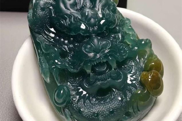藍水翡翠深色好還是淺色好 藍水翡翠顏色越深越好嗎 藍水翡翠深色好還是淺色好 藍水翡翠顏色越深越好嗎