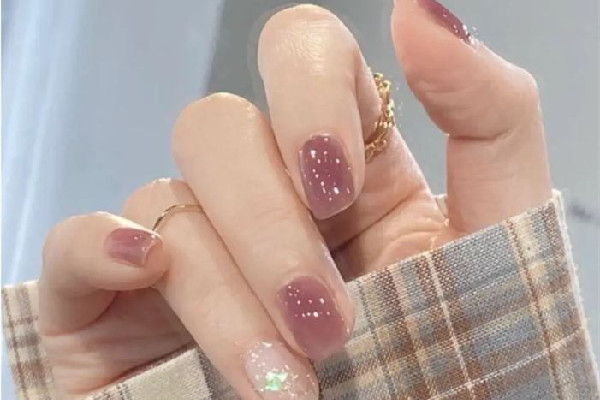 女子回村美甲太長被媽媽剪掉 美甲的加固膠是干嘛的 女子回村美甲太長被媽媽剪掉 美甲的加固膠是干嘛的