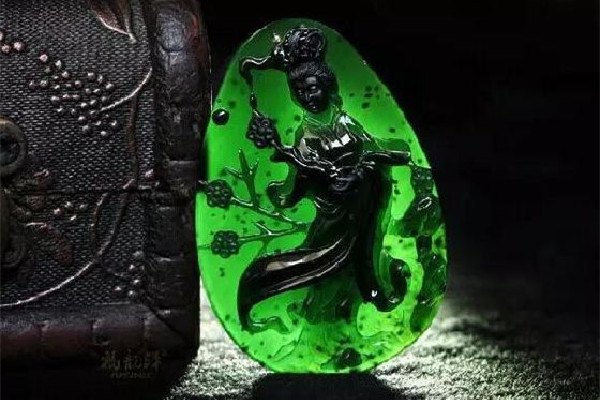 墨翠的寓意和象征 墨翠適合多大年齡戴 墨翠的寓意和象征 墨翠適合多大年齡戴