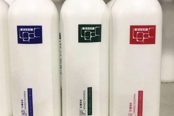 雙氧奶要停留多久 雙氧奶停留時(shí)間長(zhǎng)了傷頭發(fā)嗎 雙氧奶要停留多久 雙氧奶停留時(shí)間長(zhǎng)了傷頭發(fā)嗎