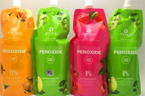 雙氧奶和染發(fā)膏的比例 雙氧奶和染發(fā)膏怎么調(diào)配 雙氧奶和染發(fā)膏的比例 雙氧奶和染發(fā)膏怎么調(diào)配