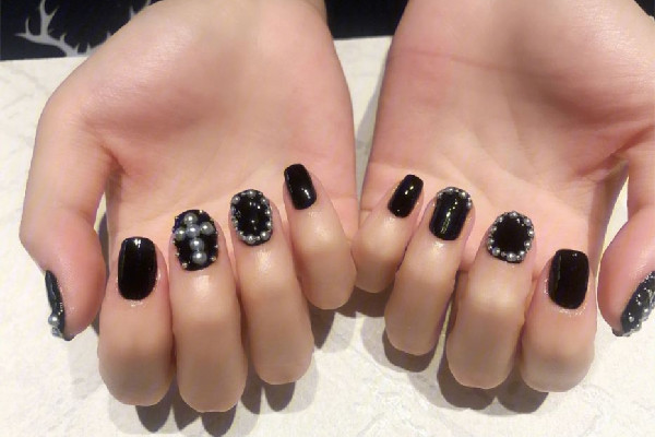 老板花160分鐘做生蠔美甲圓顧客夢 美甲做一次多長時間 老板花160分鐘做生蠔美甲圓顧客夢 美甲做一次多長時間