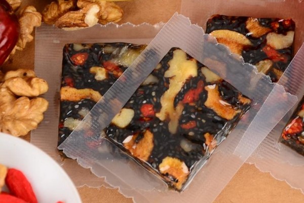 阿膠糕和阿膠固元膏有什么區(qū)別 阿膠糕屬于溫補(bǔ)還是大補(bǔ) 阿膠糕和阿膠固元膏有什么區(qū)別 阿膠糕屬于溫補(bǔ)還是大補(bǔ)