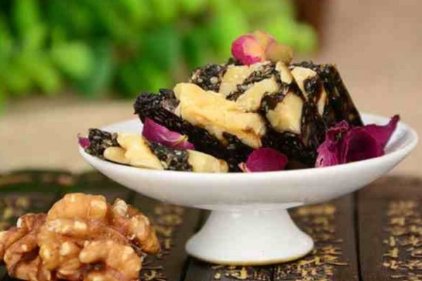 阿膠糕和阿膠固元膏有什么區(qū)別 阿膠糕屬于溫補(bǔ)還是大補(bǔ) 阿膠糕和阿膠固元膏有什么區(qū)別 阿膠糕屬于溫補(bǔ)還是大補(bǔ)