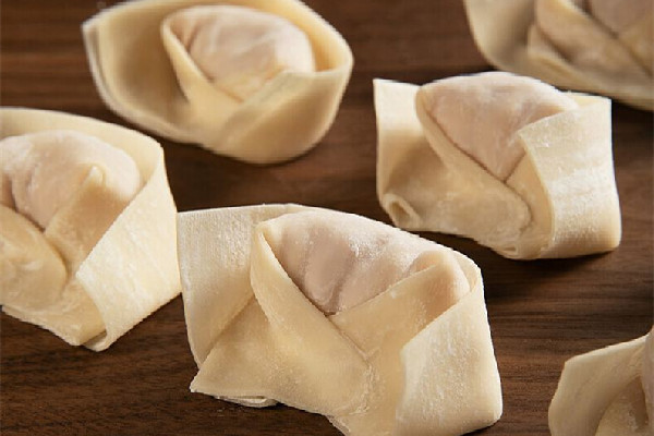 餛飩皮上有小黑點是怎么回事 餛飩皮有黑點點還能吃嗎 餛飩皮上有小黑點是怎么回事 餛飩皮有黑點點還能吃嗎