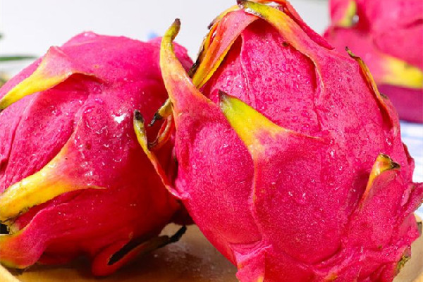 紅心火龍果有點(diǎn)酸能吃嗎 紅心火龍果為什么有肥皂的感覺 紅心火龍果有點(diǎn)酸能吃嗎 紅心火龍果為什么有肥皂的感覺