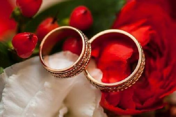 民政局開工男子拍到僅兩對新人結婚 為什么結婚的人越來越少 民政局開工男子拍到僅兩對新人結婚 為什么結婚的人越來越少