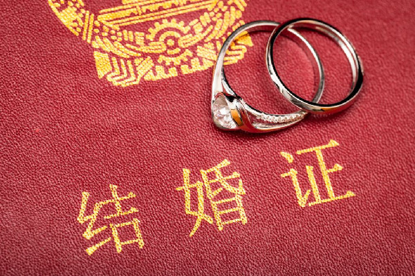 民政局開工男子拍到僅兩對新人結婚 為什么結婚的人越來越少 民政局開工男子拍到僅兩對新人結婚 為什么結婚的人越來越少