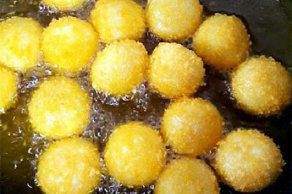 炸湯圓怎么做不會炸裂 炸湯圓要扎孔嗎 炸湯圓怎么做不會炸裂 炸湯圓要扎孔嗎