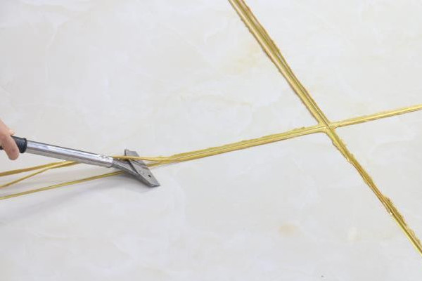 美縫劑會(huì)發(fā)霉變黑嗎 美縫劑可以保存幾年 美縫劑會(huì)發(fā)霉變黑嗎 美縫劑可以保存幾年