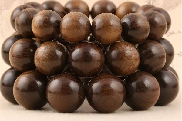 金絲楠木手串香味會(huì)一直有嗎 金絲楠木手串香味是淡淡的還是濃的 金絲楠木手串香味會(huì)一直有嗎 金絲楠木手串香味是淡淡的還是濃的