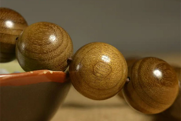 金絲楠木手串會(huì)開裂嗎 金絲楠木手串開裂了怎么辦 金絲楠木手串會(huì)開裂嗎 金絲楠木手串開裂了怎么辦