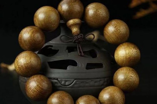 金絲楠木手串怎么盤(pán)玩 金絲楠木手串盤(pán)多久才有包漿