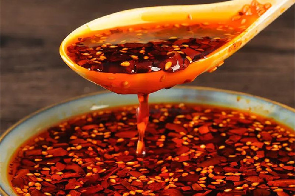 辣椒油和紅油有什么區(qū)別 辣椒油可以用花生油做嗎 辣椒油和紅油有什么區(qū)別 辣椒油可以用花生油做嗎